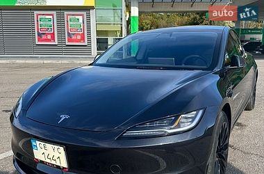 Tesla Model 3  2024