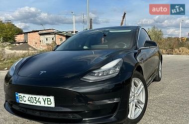 Tesla Model 3  2019