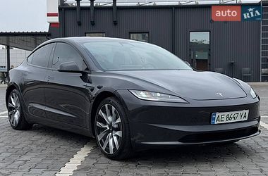 Tesla Model 3  2024