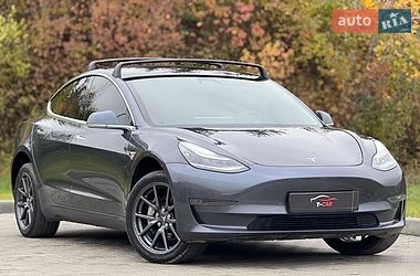 Tesla Model 3  2019