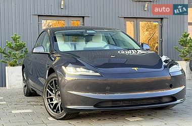 Tesla Model 3 2024