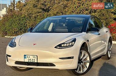 Tesla Model 3  2019