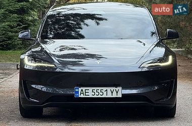 Tesla Model 3  2025