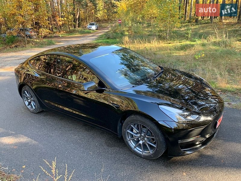 Седан Tesla Model 3 2022 в Киеве