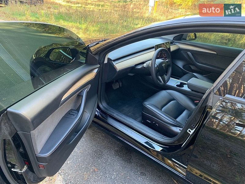 Седан Tesla Model 3 2022 в Киеве
