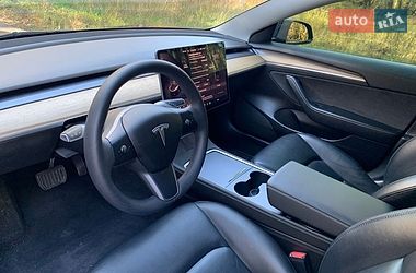 Седан Tesla Model 3 2022 в Киеве