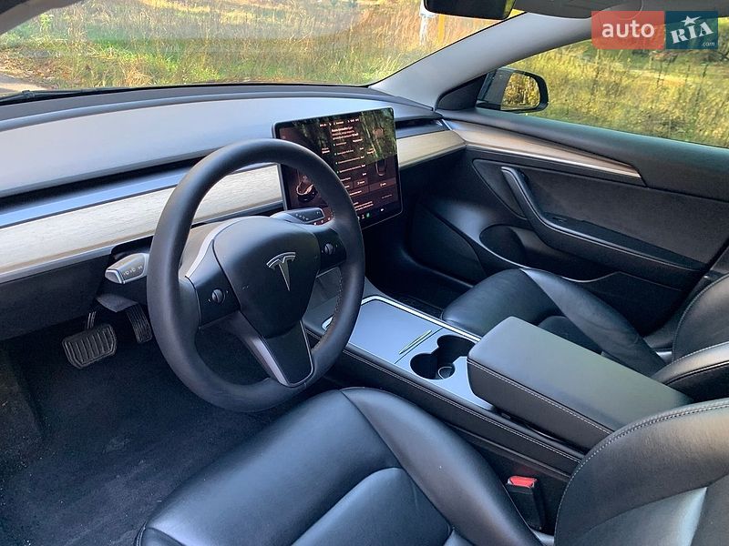 Седан Tesla Model 3 2022 в Киеве