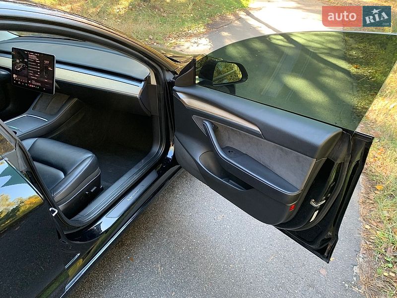Седан Tesla Model 3 2022 в Киеве