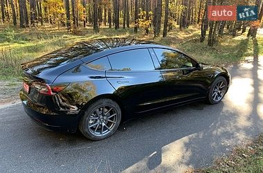 Седан Tesla Model 3 2022 в Киеве