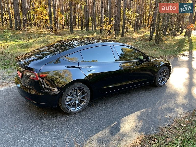 Седан Tesla Model 3 2022 в Киеве