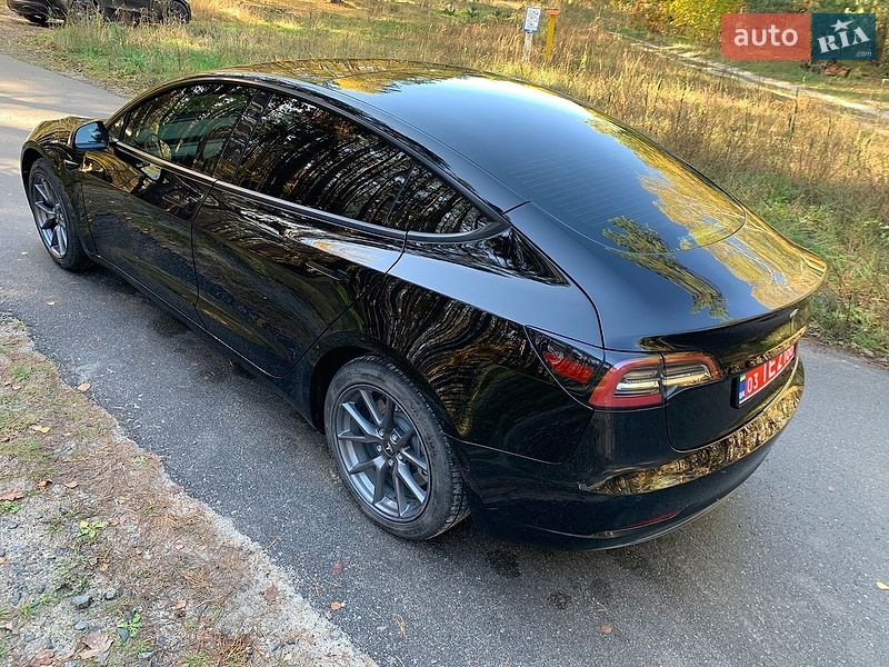 Седан Tesla Model 3 2022 в Киеве