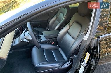Седан Tesla Model 3 2022 в Киеве
