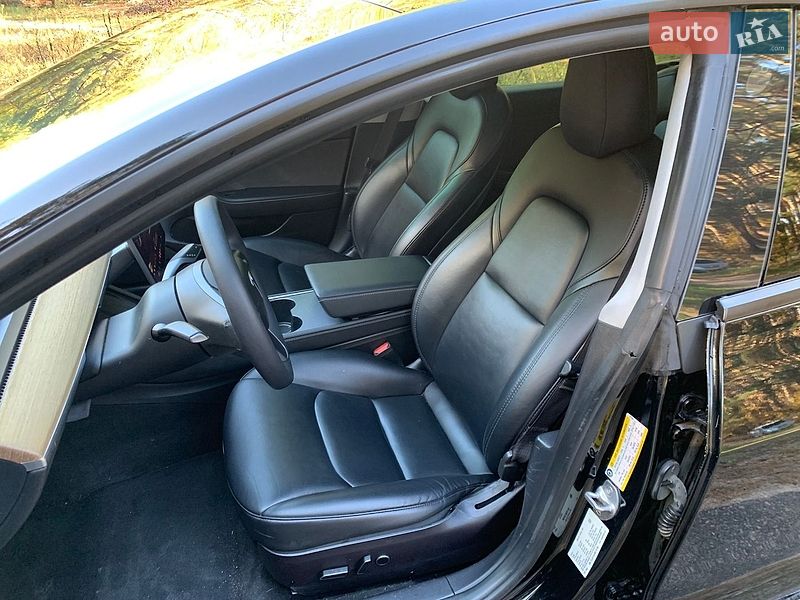 Седан Tesla Model 3 2022 в Киеве