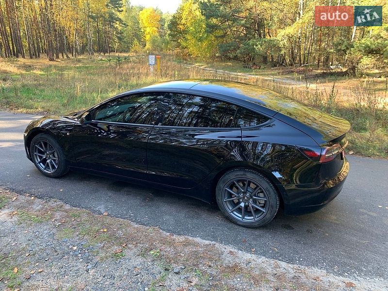 Седан Tesla Model 3 2022 в Киеве