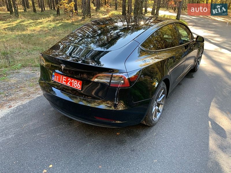 Седан Tesla Model 3 2022 в Киеве