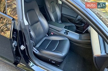 Седан Tesla Model 3 2022 в Киеве