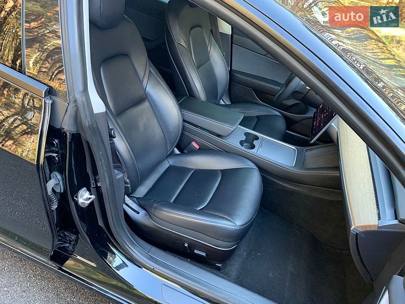 Седан Tesla Model 3 2022 в Киеве