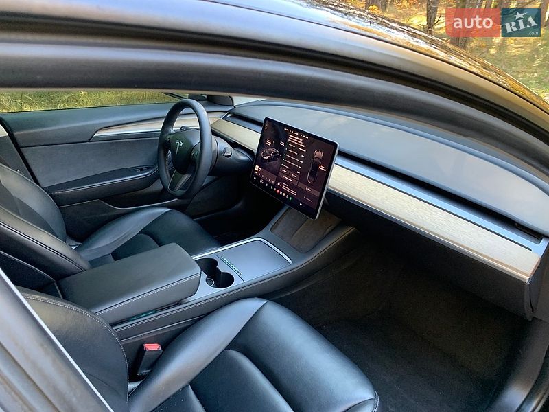Седан Tesla Model 3 2022 в Киеве