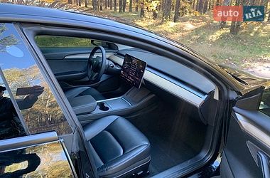 Седан Tesla Model 3 2022 в Киеве