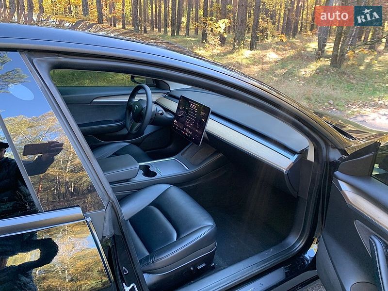 Седан Tesla Model 3 2022 в Киеве