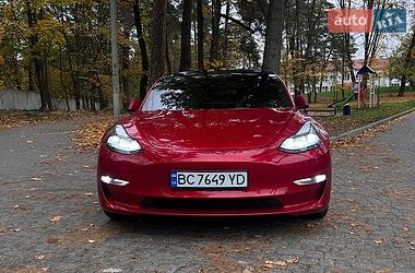 Tesla Model 3  2021