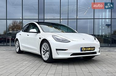 Tesla Model 3  2022