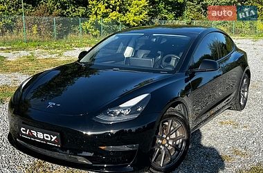 Tesla Model 3  2021