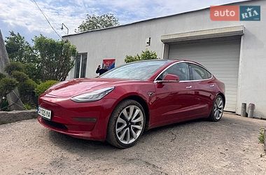 Tesla Model 3  2019