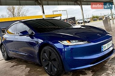 Tesla Model 3  2024