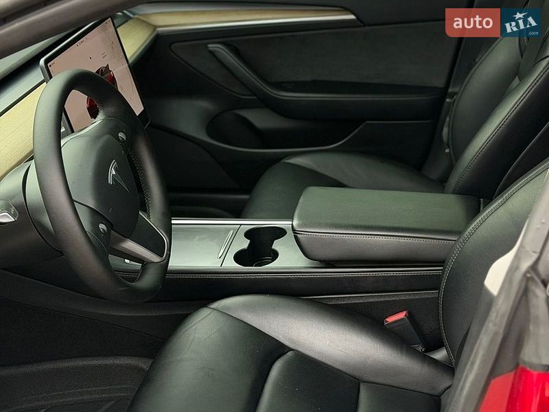 Седан Tesla Model 3 2022 в Черкассах