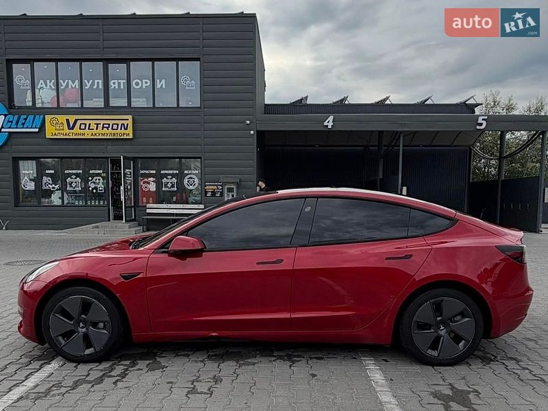 Седан Tesla Model 3 2022 в Черкассах
