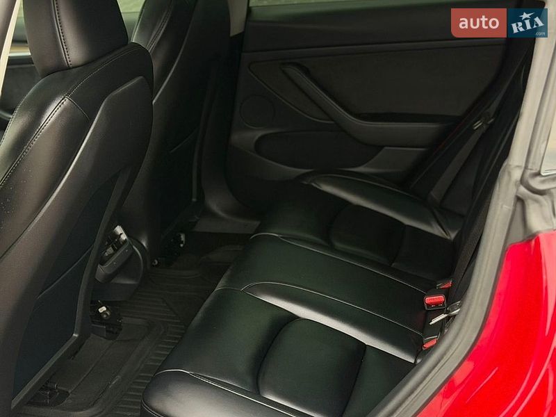 Седан Tesla Model 3 2022 в Черкассах