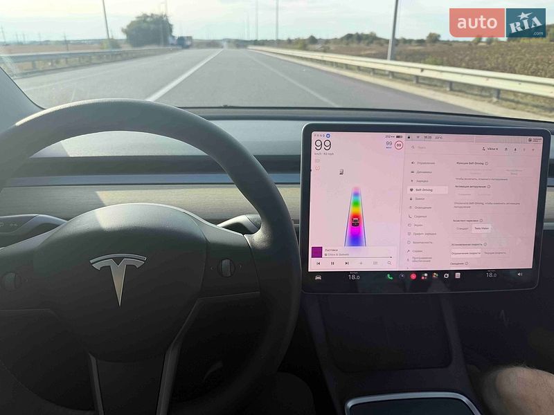 Седан Tesla Model 3 2022 в Черкассах