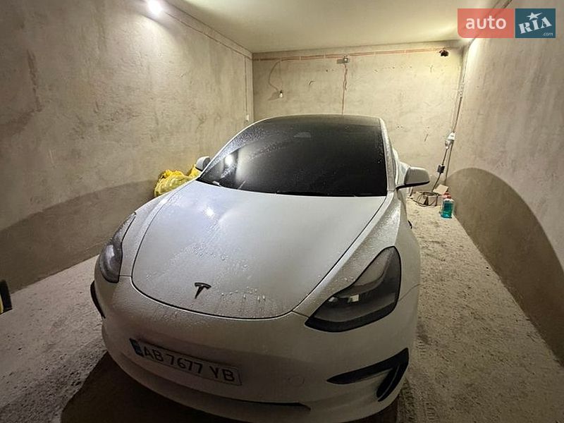 Седан Tesla Model 3 2020 в Виннице