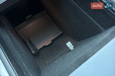Седан Tesla Model 3 2020 в Виннице