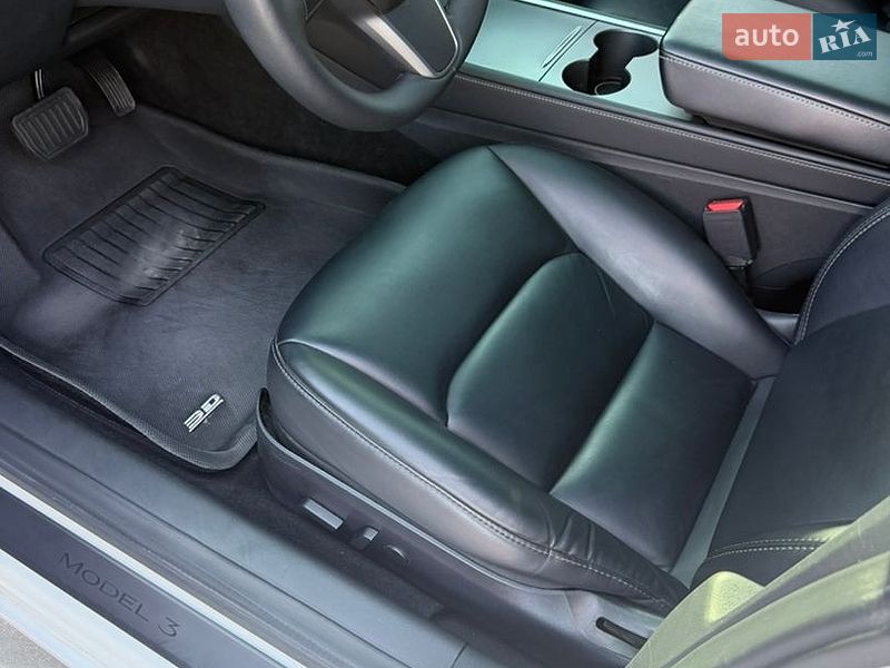 Седан Tesla Model 3 2020 в Виннице