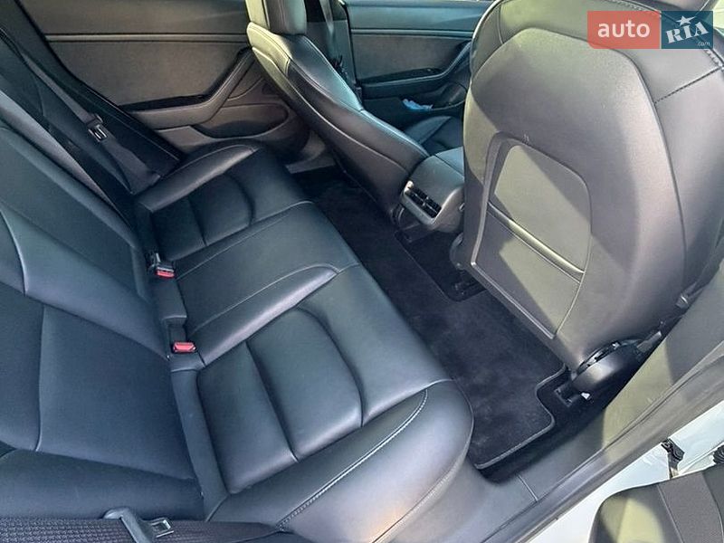 Седан Tesla Model 3 2020 в Виннице