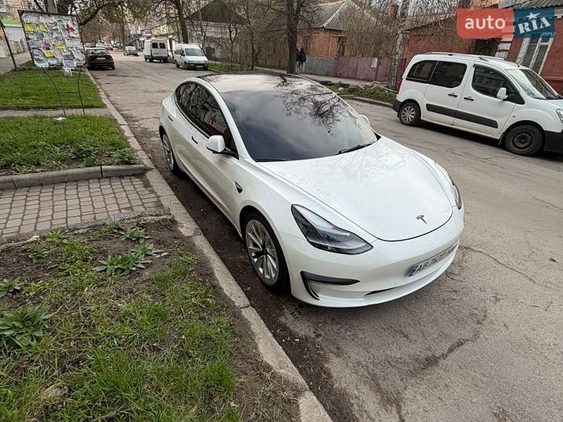 Седан Tesla Model 3 2020 в Виннице