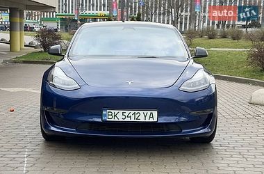 Tesla Model 3  2022