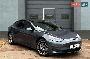 Tesla Model 3  2022