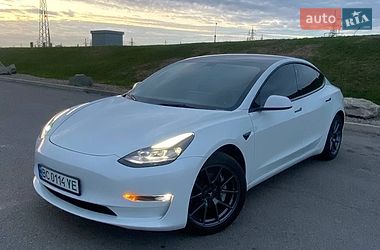 Tesla Model 3  2021