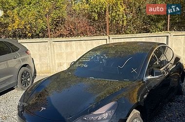 Tesla Model 3  2019