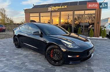 Tesla Model 3  2021