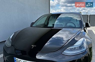 Седан Tesla Model 3 2021 в Львове