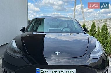 Седан Tesla Model 3 2021 в Львове
