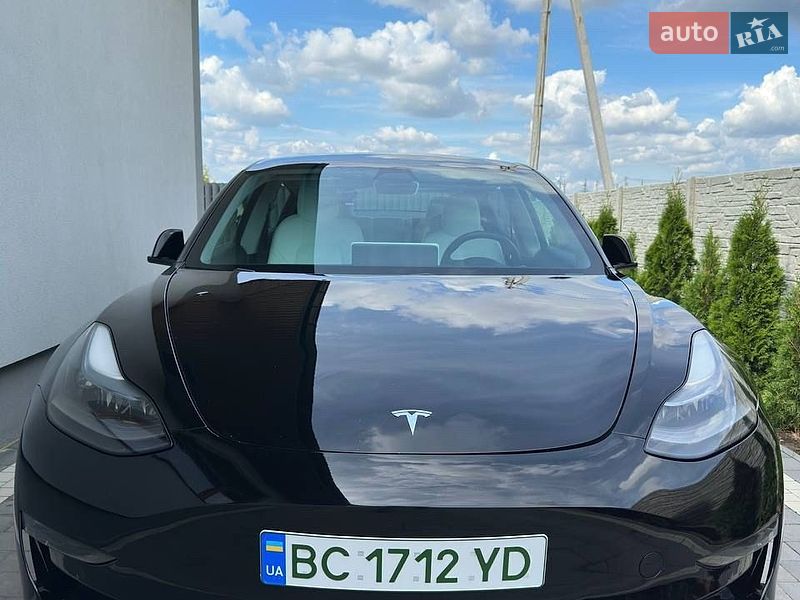 Седан Tesla Model 3 2021 в Львове