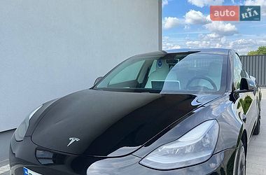 Седан Tesla Model 3 2021 в Львове