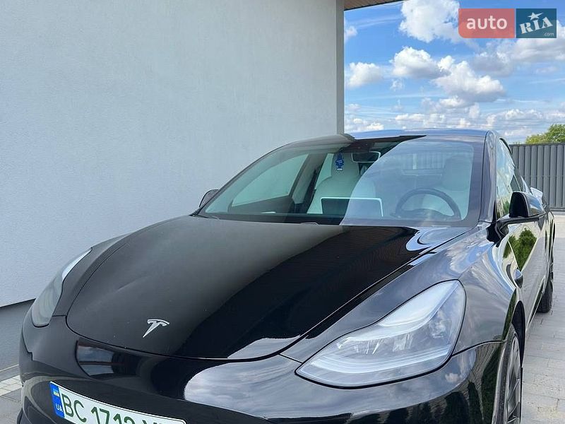 Седан Tesla Model 3 2021 в Львове