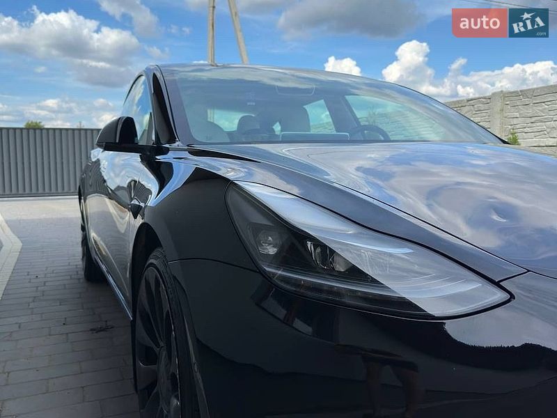 Седан Tesla Model 3 2021 в Львове