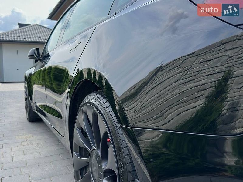 Седан Tesla Model 3 2021 в Львове